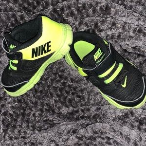 Nike boys toddler shoes